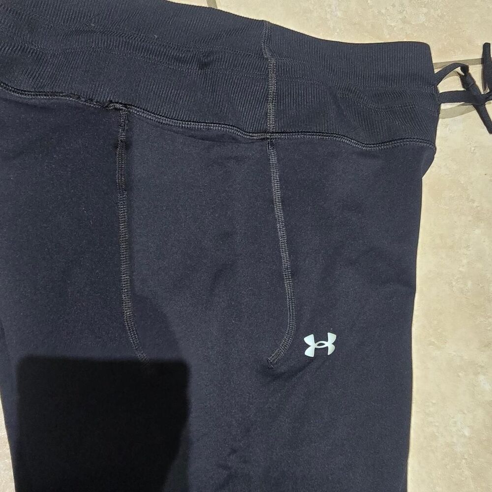 Under Armour Women's Black Leggings SIZE LARGE - Picture 3 of 4
